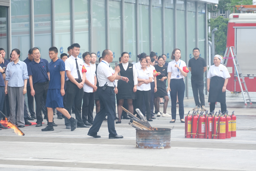 以練促防，長房集團(tuán)組織開展消防應(yīng)急演練